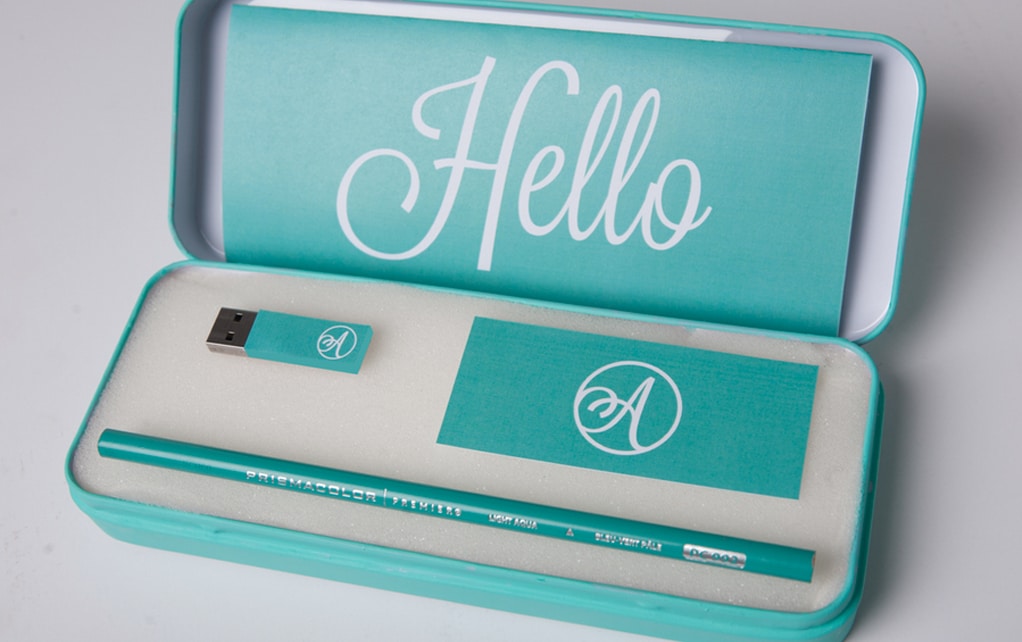 Teal leave-behind holder including a pencil and a USB designed by Alex Hines. 